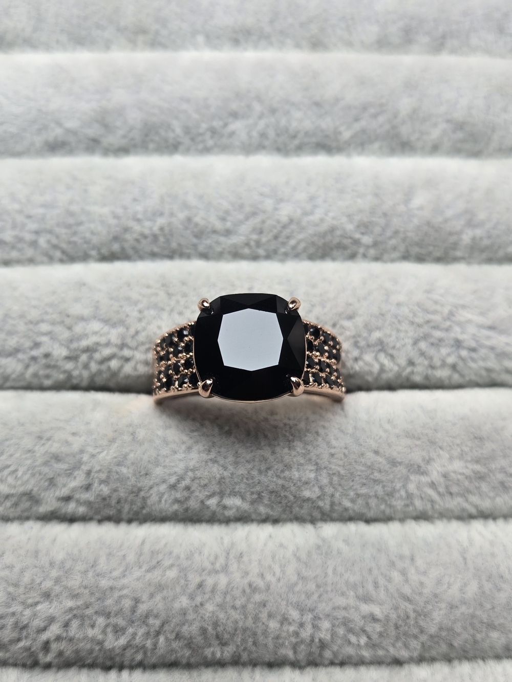 Size 10 Onyx Black Gemstone Rose Gold Plated Used Bomb Party Ring